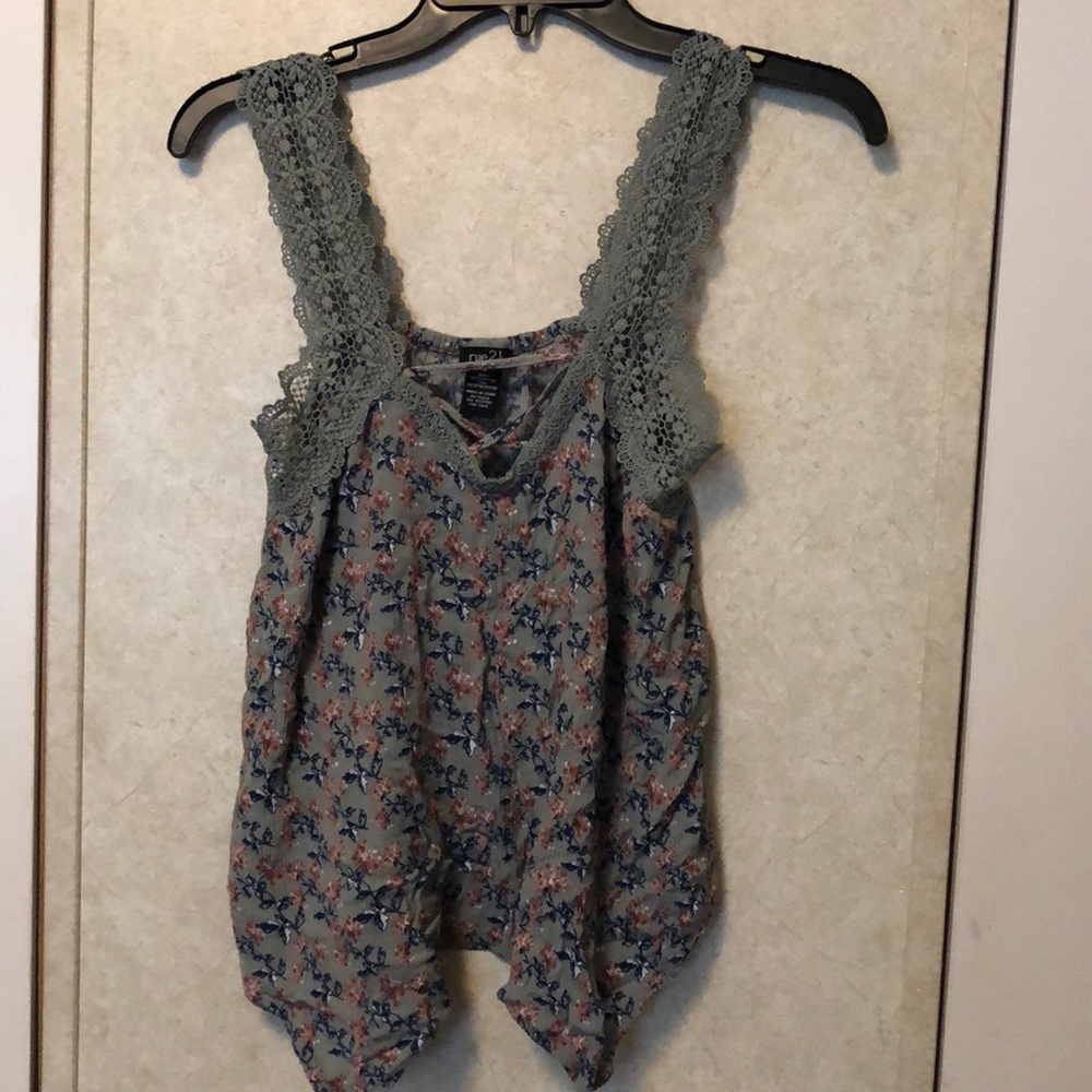 Rue 21 brand top - Size M - NWOT